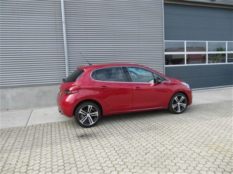 Peugeot 208 - GT line 110 PK, Navigatie, ECC, 17 inch - 1