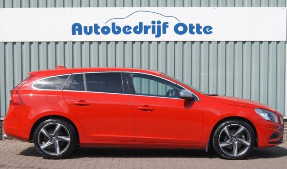 Volvo V60 - T4 1.6 R-Design 132KW AUT6 - 1