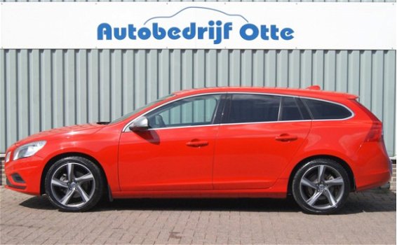 Volvo V60 - T4 1.6 R-Design 132KW AUT6 - 1