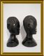 Twee houten hoofden, houtsnijwerk - 2 - Thumbnail