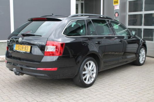 Skoda Octavia Combi - 1.2 TSI 105PK AMBITION BUS. CLIMA/NAVI/PDC/TREKHAAK - 1