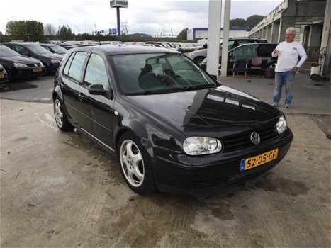 Volkswagen Golf - 2.3 V5 Highline - 1