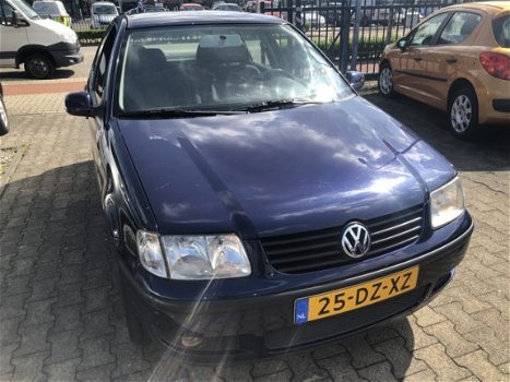 Volkswagen Polo - 1.4-16V Trendline - 1