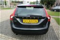 Volvo V60 - 1.6 D2 Kinetic Half Leder Navi Ecc-Airco Lmv Pdc 6-Bak enz. GEEN AFLEVERINGSKOSTEN - 1 - Thumbnail