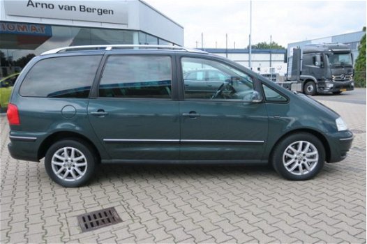 Volkswagen Sharan - 2.8 V6 Highline , automaat, 6 lederen stoelen, navi, clima, xenon, schuif-/kante - 1