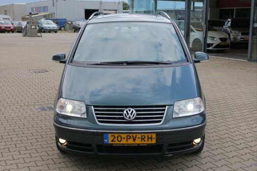 Volkswagen Sharan - 2.8 V6 Highline , automaat, 6 lederen stoelen, navi, clima, xenon, schuif-/kante - 1