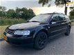 Volkswagen Passat Variant - 1.8-5V Comfortline ✅NAP, AIRCO, CRUISE, TREKHAAK, BOEKJES, APK 01-05-202 - 1 - Thumbnail