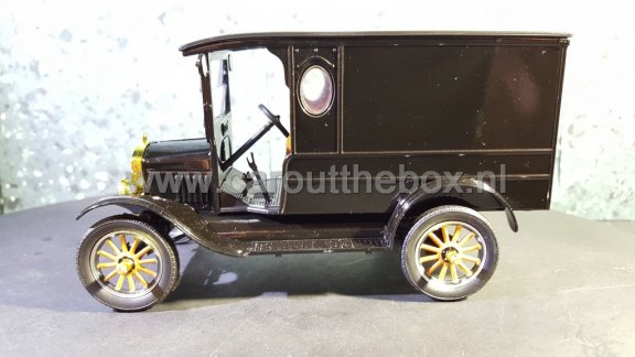 Ford Model T Paddy Wagon zwart 1:24 Motormax - 1