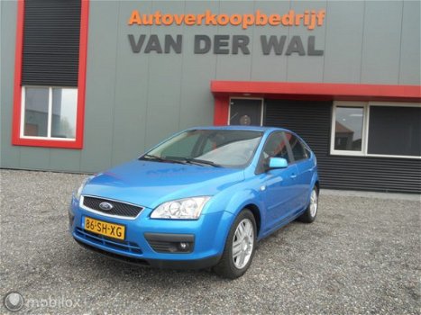 Ford Focus - 2.0-16V Ghia - 1