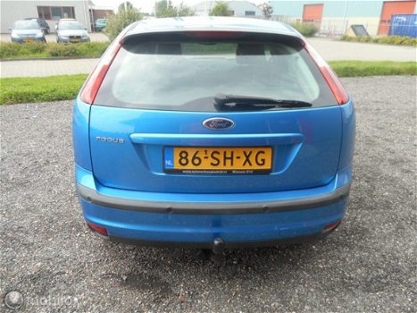 Ford Focus - 2.0-16V Ghia - 1