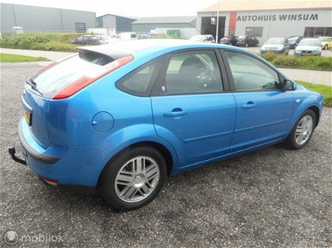 Ford Focus - 2.0-16V Ghia - 1