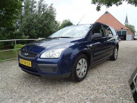 Ford Focus Wagon - 1.6-16V Champion Met Airco + Cruise Nu € 1.975, - 1