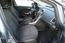 Opel Astra - 1.4 141PK 6-Vers Turbo Edition ORG NL BJ2011 Trekhaak, Airco, Cruise, 16"LM Velgen