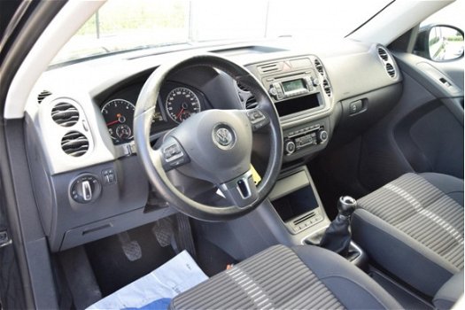 Volkswagen Tiguan - 2.0 TDI Sport&Style 2011 Climatronic Park Assist Cruise Control - 1