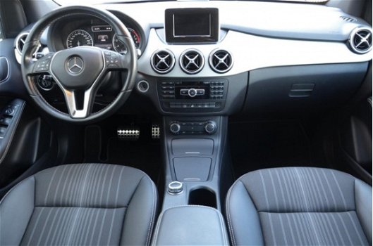 Mercedes-Benz B-klasse - 180 Ambition Sport pakket Navigatie Xenon Trekhaak Automaat BTW Auto - 1