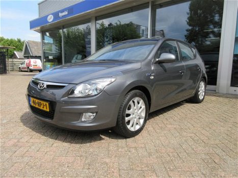 Hyundai i30 - 1.6i Dynamic Business Climatronic/ Parkeersensoren - 1