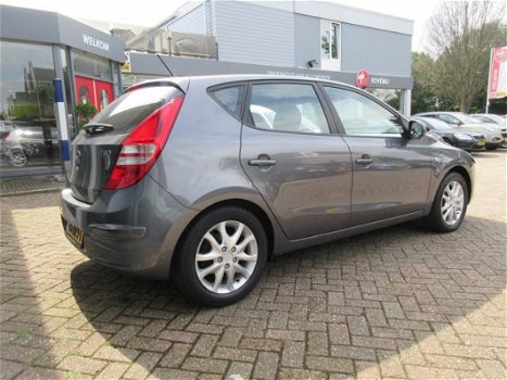 Hyundai i30 - 1.6i Dynamic Business Climatronic/ Parkeersensoren - 1