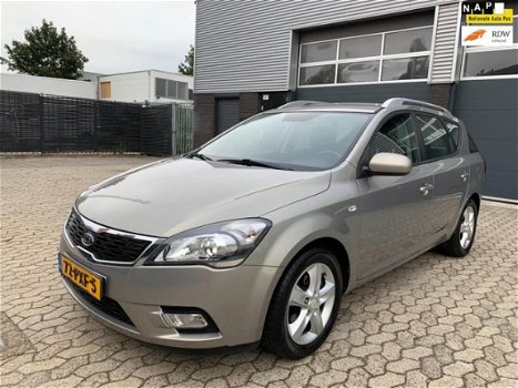 Kia Cee'd Sporty Wagon - 1.4 CVVT Seven 1STE EGNR, NAVIGATIE, CAMERA, NAP, AIRCO, CRUISE - 1