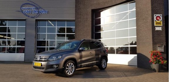 Volkswagen Tiguan - 2.0 TDI Sport&Style 4Motion leer 103KW 4 motion zwenkbare trekhaak navi pano - 1