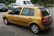 Renault Clio - 1.2-16V Authentique NIEUW DISTRIBUTIE, APK, NAP