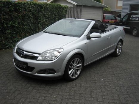 Opel Astra TwinTop - 1.8 Cosmo keyles - 1