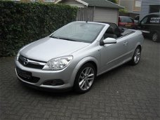 Opel Astra TwinTop - 1.8 Cosmo keyles