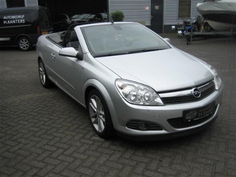 Opel Astra TwinTop - 1.8 Cosmo keyles - 1