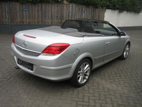 Opel Astra TwinTop - 1.8 Cosmo keyles - 1