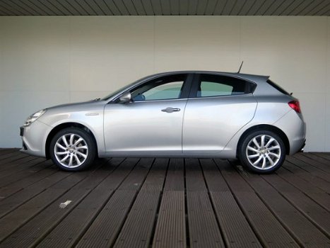 Alfa Romeo Giulietta - 1.4T Distinctive / Navigatie / Climate control - 1