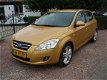 Kia Cee'd - 1.6 X-ecutive *DEALER ONDERHOUDEN*104.000 org.km - 1 - Thumbnail