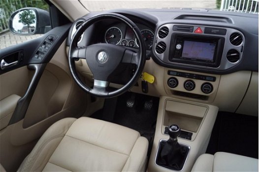 Volkswagen Tiguan - 1.4 TSI Sport&Style 4Motion 150PK Leder Clima Panodak Navi Cruise LMV Trekhaak - 1