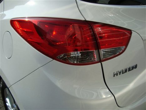 Hyundai ix35 - DYNAMIC MPV HOGE INSTAP NAVIGATIE CAMERA ECC CRUISE LMV PDC HALF LEDER TREKHAAK - 1