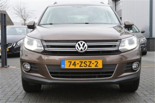 Volkswagen Tiguan - 2.0 TDI Sport&Style 4Motion Trekhaak, Panodak, Xenon, Navi, Stoelverw, Clima, Cr - 1