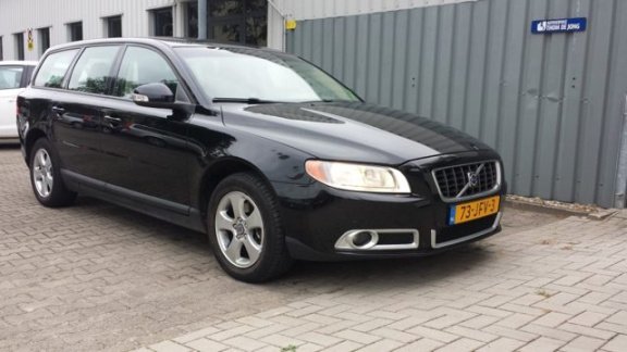 Volvo V70 - 2.0D MOMENTUM - 1