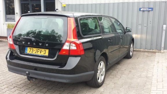 Volvo V70 - 2.0D MOMENTUM - 1