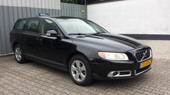 Volvo V70 - 2.0D MOMENTUM - 1