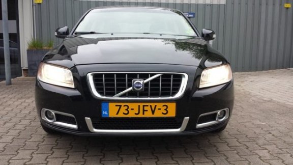 Volvo V70 - 2.0D MOMENTUM - 1