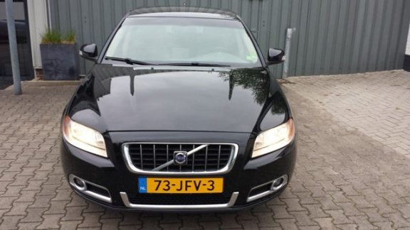 Volvo V70 - 2.0D MOMENTUM - 1