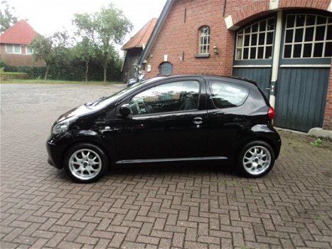 Toyota Aygo - 1.0-12V + - 1