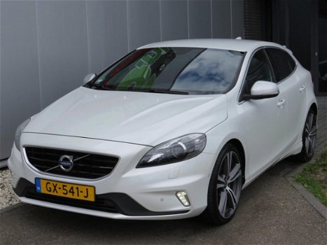 Volvo V40 - 2.0 D2 R-Design Business Styling Pack 18 inch Xenon Trekhaak Navi PDC Leder/Alcantara Pa - 1