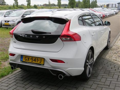 Volvo V40 - 2.0 D2 R-Design Business Styling Pack 18 inch Xenon Trekhaak Navi PDC Leder/Alcantara Pa - 1