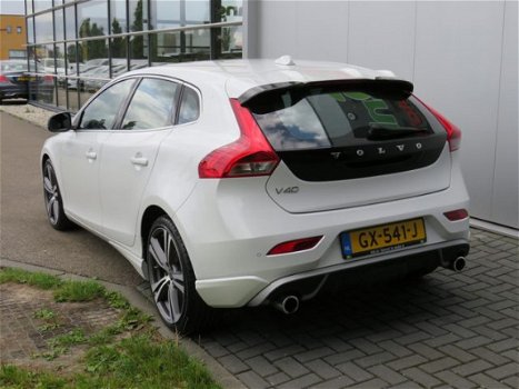 Volvo V40 - 2.0 D2 R-Design Business Styling Pack 18 inch Xenon Trekhaak Navi PDC Leder/Alcantara Pa - 1