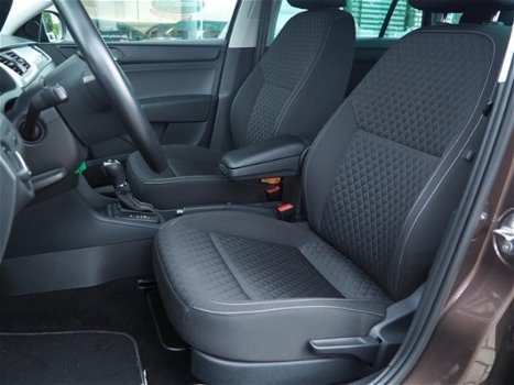 Skoda Rapid Spaceback - 1.2 TSI Edition Automaat / Groot navigatie / Stoelverwarming / Parkeersensor - 1