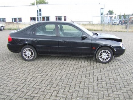 Ford Mondeo - 2.0 I HB AUT Ghia - 1