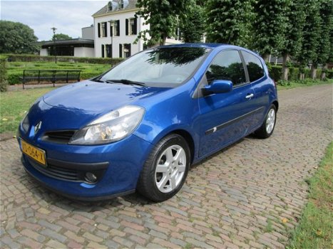 Renault Clio - 1.2-16V Authentique Stuurbekrachtiging Airco Lichtmetalen Velgen - 1