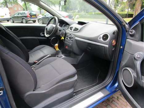 Renault Clio - 1.2-16V Authentique Stuurbekrachtiging Airco Lichtmetalen Velgen - 1