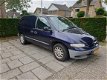 Dodge Ram Van - 2.4i Grijs kenteken - 1 - Thumbnail