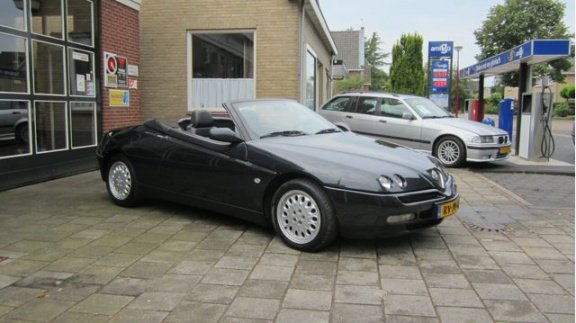 Alfa Romeo Spider - 2.0-16V T.Spark - 1