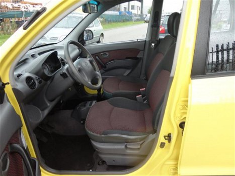 Hyundai Atos - 1.1i Active Young 5 deurs, hoge instap, zuinige auto en rijd, schakelt en remt super - 1