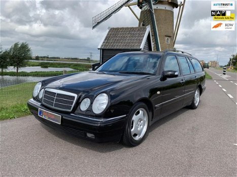 Mercedes-Benz E-klasse Combi - 320 Avantgarde 7-persoons full options in NIEUWSTAAT YOUNGTIMER - 1